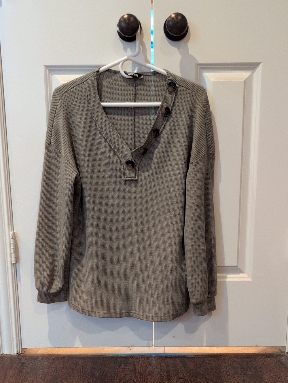 Button-Detail Waffle Knit V-Neck Top - Olive